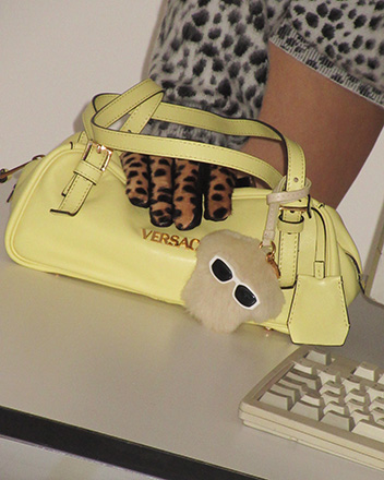 دليلك لأزياء موسم الأعياد من Versace